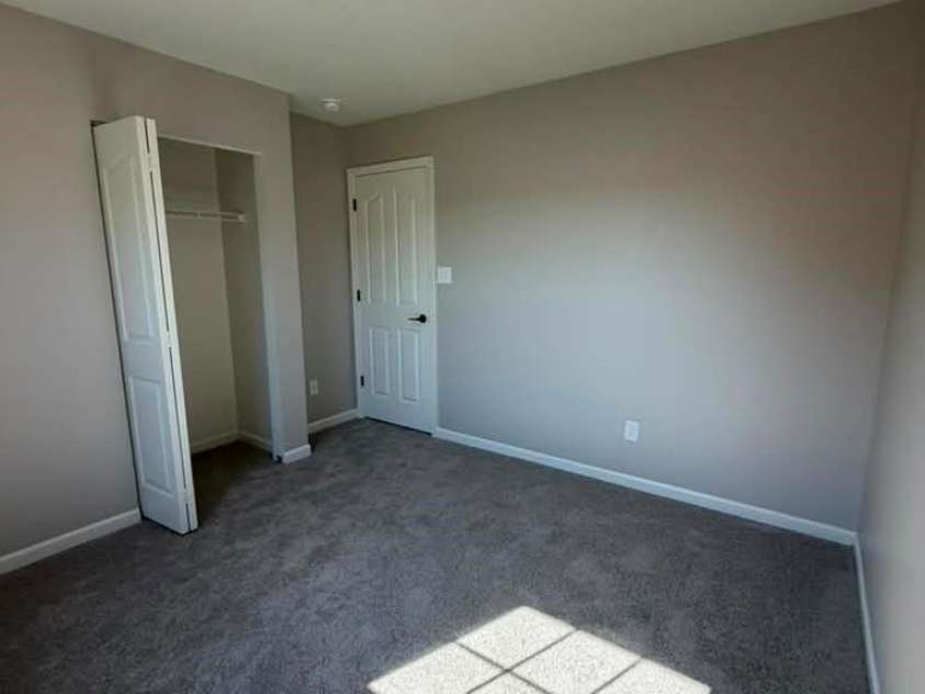 8207 Belmont Stables Drive, Charlotte, NC 28216.  MLS# CAR4384912, YatesRealty ID 26743. 
