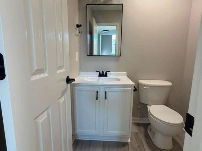 8207 Belmont Stables Drive, Charlotte, NC 28216.  MLS# CAR4384912, YatesRealty ID 26743. Main half bath