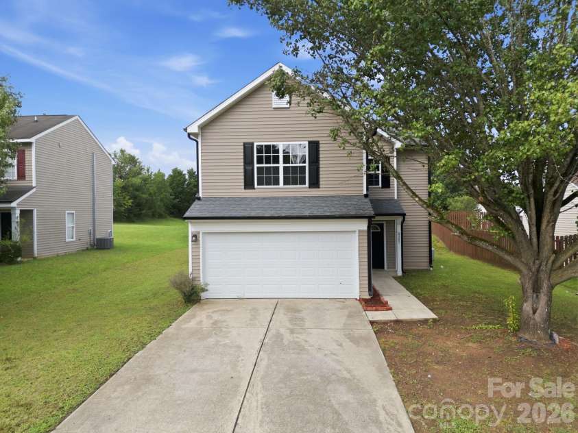 8207 Belmont Stables Drive, Charlotte, NC 28216.  MLS# CAR4409546, YatesRealty ID 26743. 