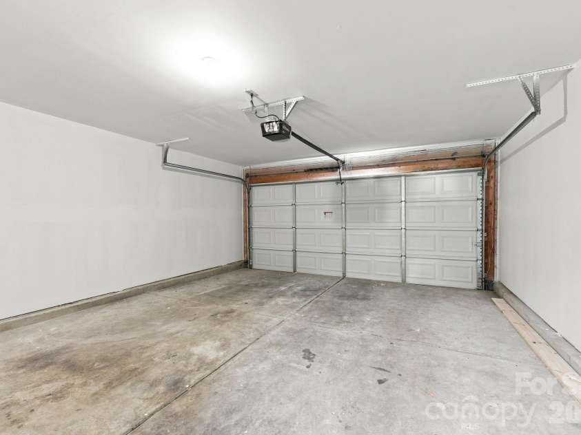 8207 Belmont Stables Drive, Charlotte, NC 28216.  MLS# CAR4409546, YatesRealty ID 26743. 