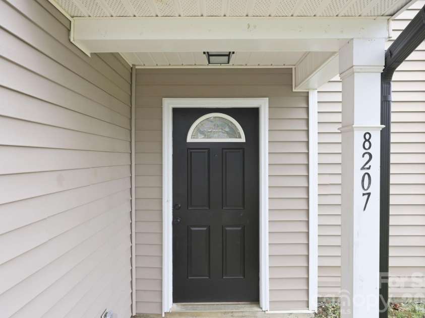 8207 Belmont Stables Drive, Charlotte, NC 28216.  MLS# CAR4409546, YatesRealty ID 26743. 