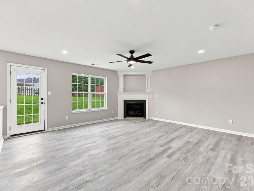 8207 Belmont Stables Drive, Charlotte, NC 28216.  MLS# CAR4409546, YatesRealty ID 26743. 