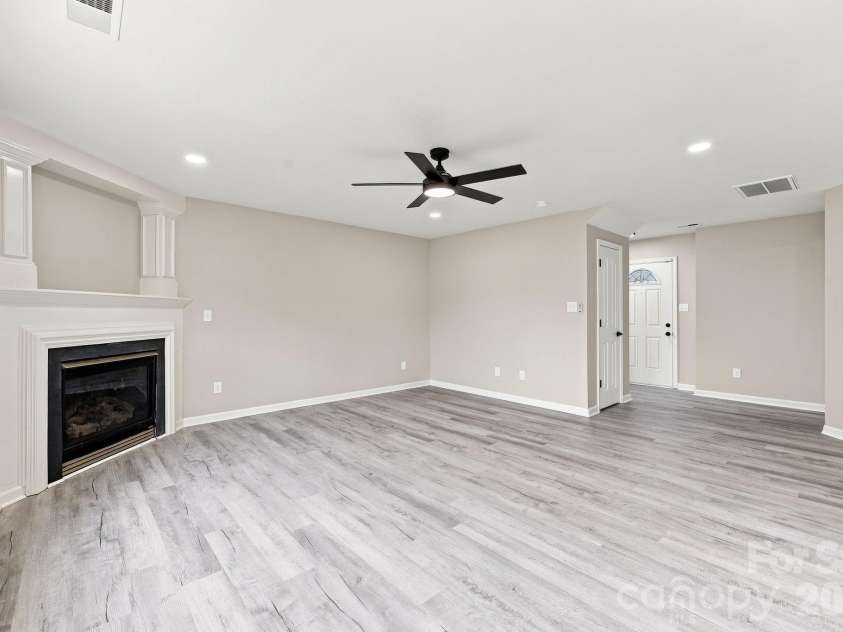 8207 Belmont Stables Drive, Charlotte, NC 28216.  MLS# CAR4409546, YatesRealty ID 26743. 
