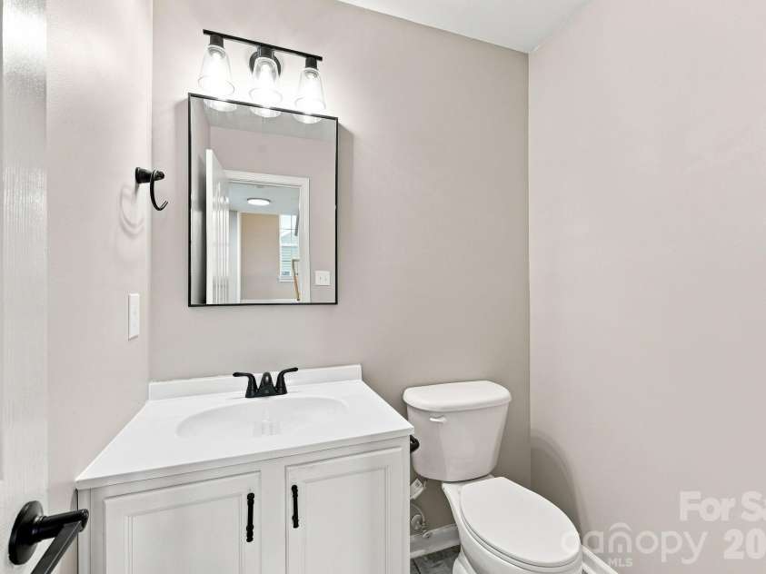8207 Belmont Stables Drive, Charlotte, NC 28216.  MLS# CAR4409546, YatesRealty ID 26743. 