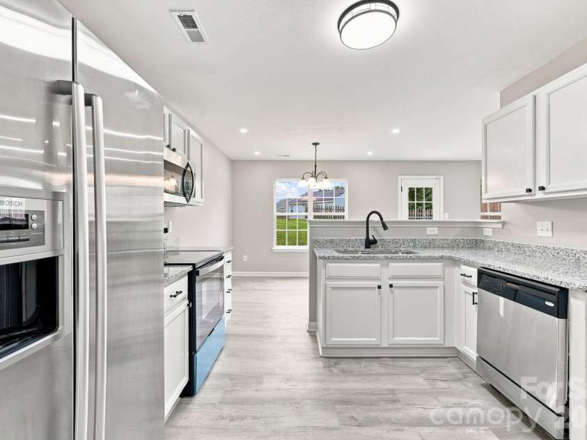 8207 Belmont Stables Drive, Charlotte, NC 28216.  MLS# CAR4409546, YatesRealty ID 26743. 