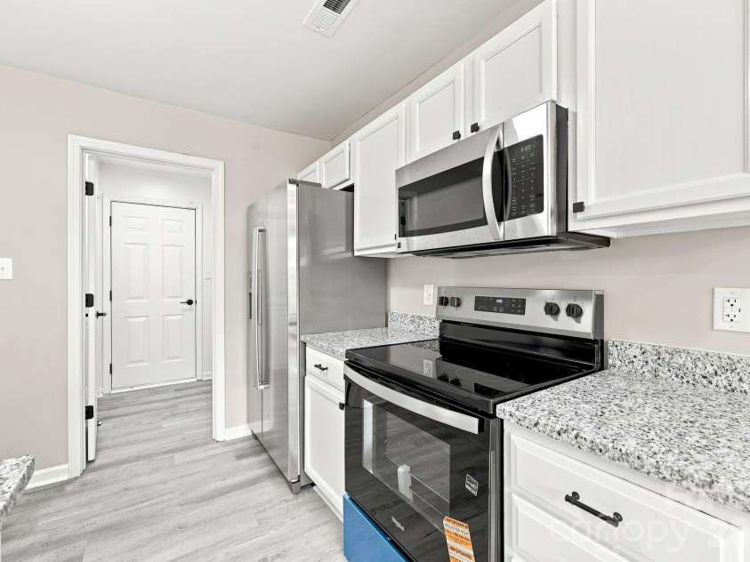 8207 Belmont Stables Drive, Charlotte, NC 28216.  MLS# CAR4409546, YatesRealty ID 26743. 