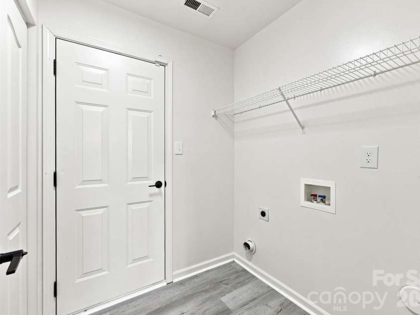 8207 Belmont Stables Drive, Charlotte, NC 28216.  MLS# CAR4409546, YatesRealty ID 26743. 