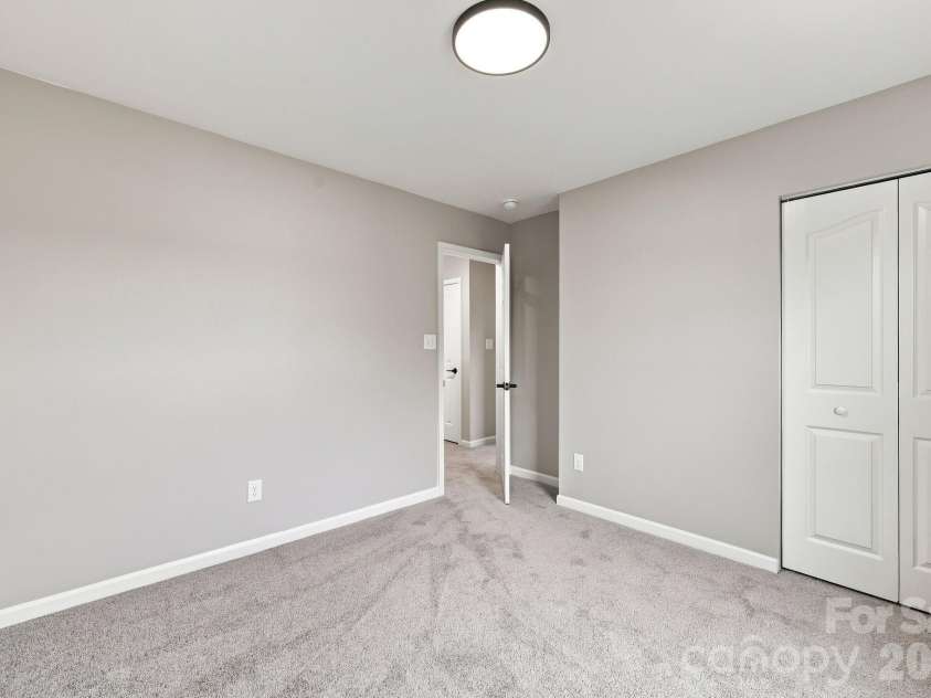 8207 Belmont Stables Drive, Charlotte, NC 28216.  MLS# CAR4409546, YatesRealty ID 26743. 