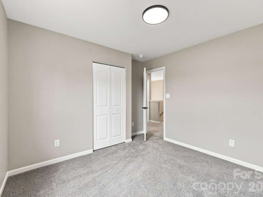 8207 Belmont Stables Drive, Charlotte, NC 28216.  MLS# CAR4409546, YatesRealty ID 26743. 