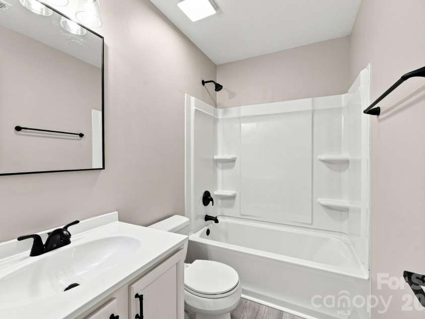 8207 Belmont Stables Drive, Charlotte, NC 28216.  MLS# CAR4409546, YatesRealty ID 26743. 