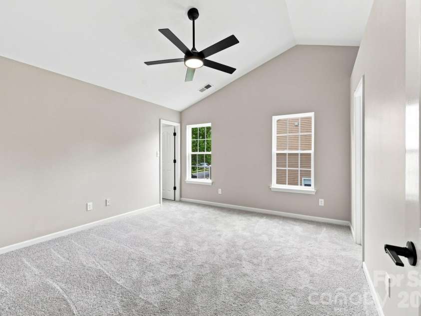 8207 Belmont Stables Drive, Charlotte, NC 28216.  MLS# CAR4409546, YatesRealty ID 26743. 