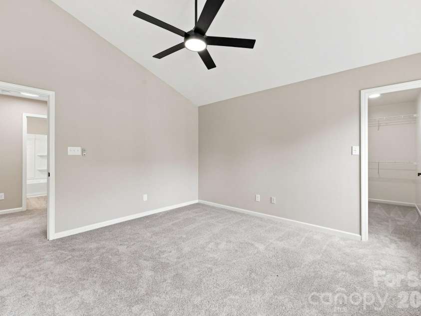 8207 Belmont Stables Drive, Charlotte, NC 28216.  MLS# CAR4409546, YatesRealty ID 26743. 