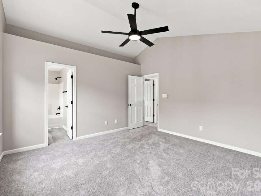 8207 Belmont Stables Drive, Charlotte, NC 28216.  MLS# CAR4409546, YatesRealty ID 26743. 