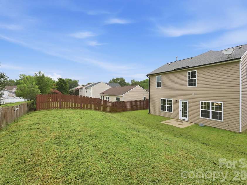8207 Belmont Stables Drive, Charlotte, NC 28216.  MLS# CAR4409546, YatesRealty ID 26743. 