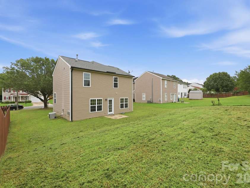 8207 Belmont Stables Drive, Charlotte, NC 28216.  MLS# CAR4409546, YatesRealty ID 26743. 