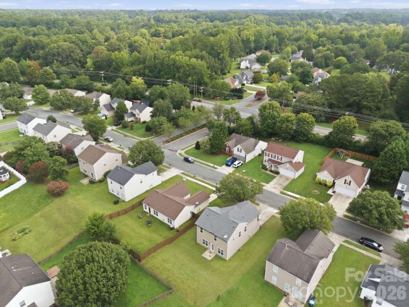 8207 Belmont Stables Drive, Charlotte, NC 28216.  MLS# CAR4409546, YatesRealty ID 26743. 