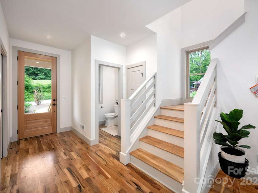 11 Middlebrook Road, Asheville, NC 28805.  MLS# CAR4259341, YatesRealty ID 26744. Full-Light Front Door and Inviting Entry