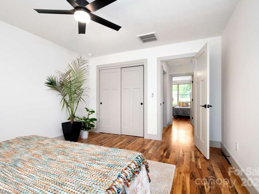 11 Middlebrook Road, Asheville, NC 28805.  MLS# CAR4259341, YatesRealty ID 26744. Large Closets in Second-Level Bedrooms