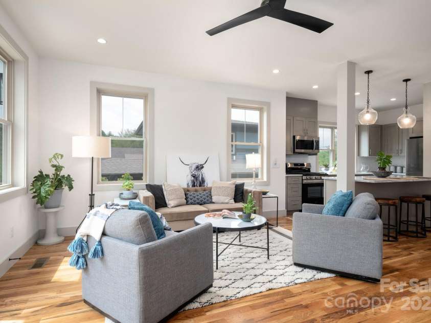 11 Middlebrook Road, Asheville, NC 28805.  MLS# CAR4259341, YatesRealty ID 26744. Open, Flowing Floor Plan