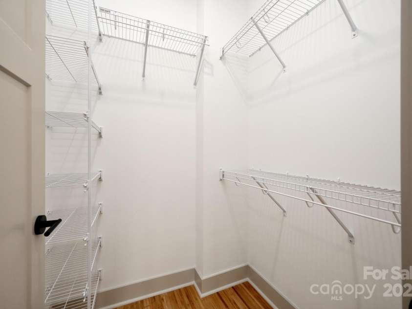 11 Middlebrook Road, Asheville, NC 28805.  MLS# CAR4259341, YatesRealty ID 26744. Walk-In Closet