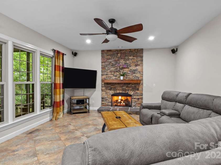 17433 Glassfield Drive, Huntersville, NC 28078.  MLS# CAR4269285, YatesRealty ID 26745. 
