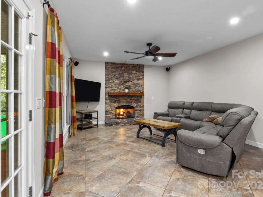 17433 Glassfield Drive, Huntersville, NC 28078.  MLS# CAR4269285, YatesRealty ID 26745. 