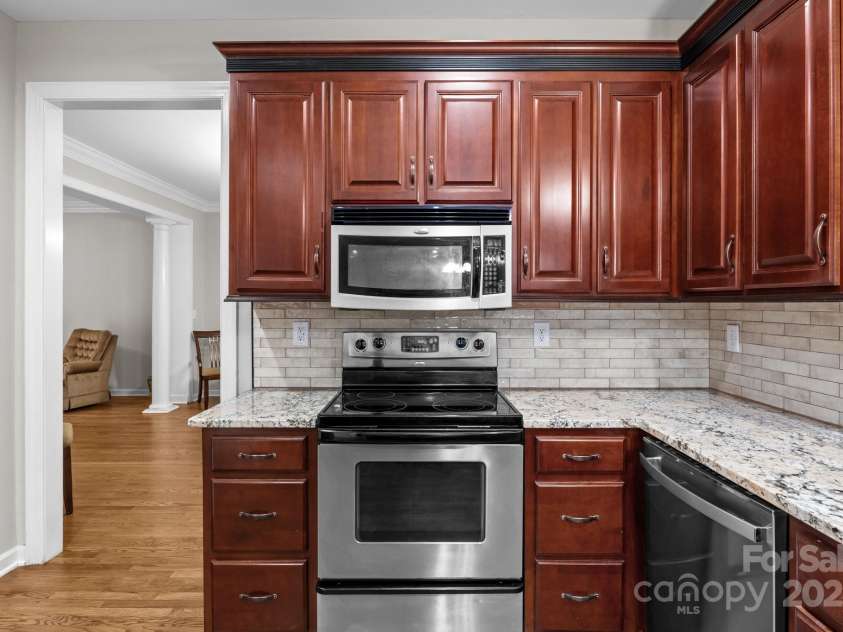 17433 Glassfield Drive, Huntersville, NC 28078.  MLS# CAR4269285, YatesRealty ID 26745. 