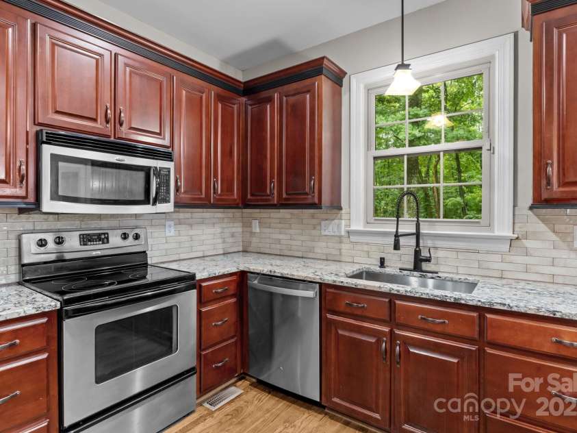 17433 Glassfield Drive, Huntersville, NC 28078.  MLS# CAR4269285, YatesRealty ID 26745. 