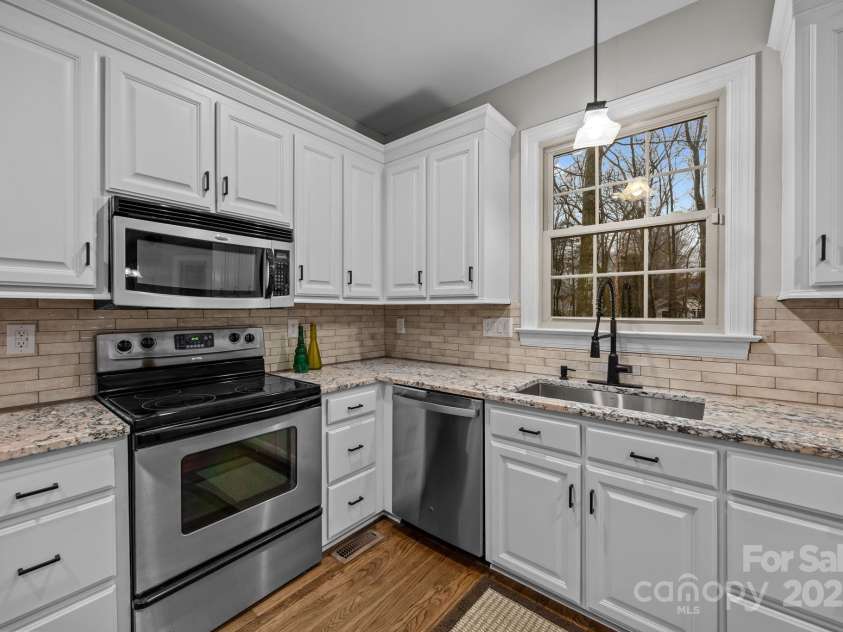 17433 Glassfield Drive, Huntersville, NC 28078.  MLS# CAR4333480, YatesRealty ID 26745. 