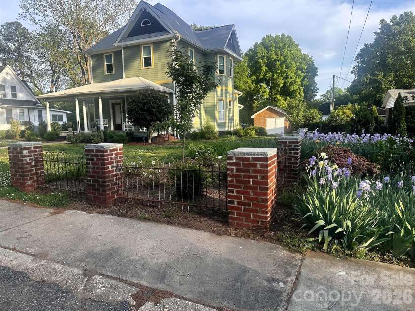 207 Academy Street, Cherryville, NC 28021.  MLS# CAR4369854, YatesRealty ID 26745. 