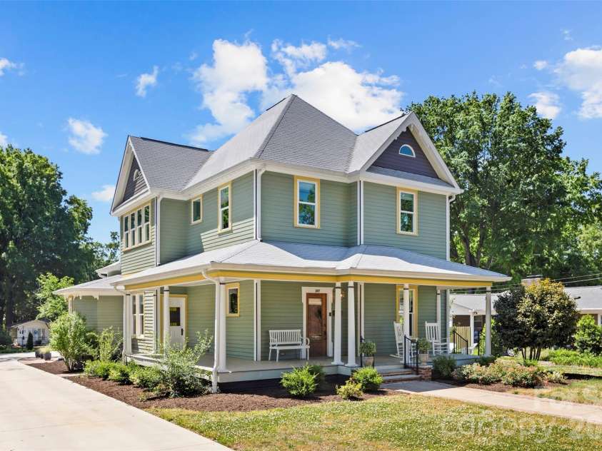 207 Academy Street, Cherryville, NC 28021.  MLS# CAR4369854, YatesRealty ID 26745. 