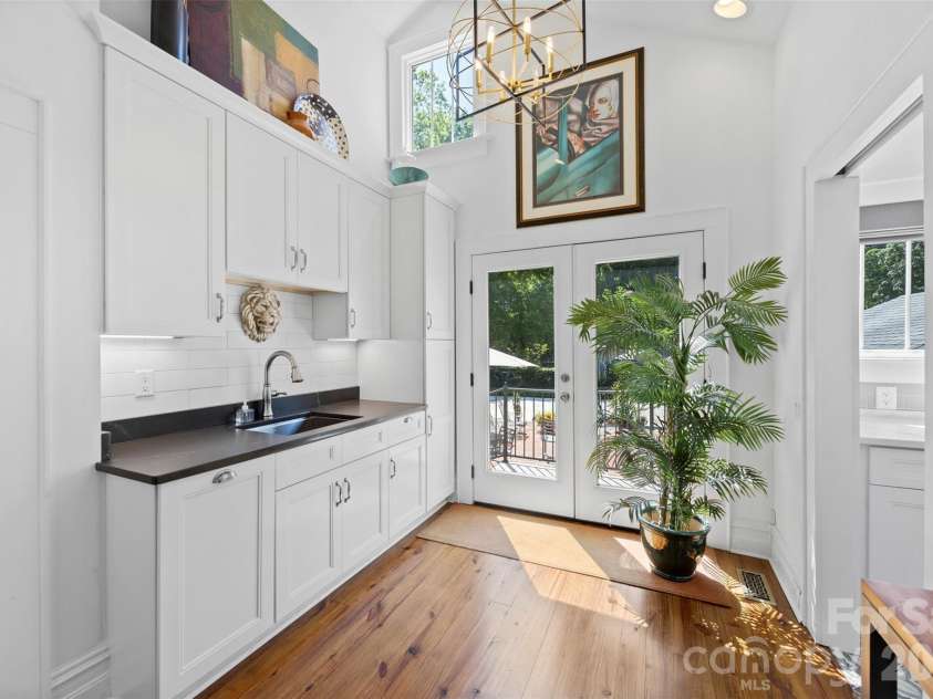 207 Academy Street, Cherryville, NC 28021.  MLS# CAR4369854, YatesRealty ID 26745. 