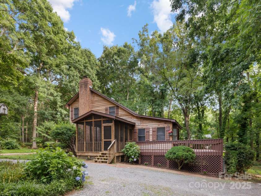 715 White oaks Circle, Monroe, NC 28110.  MLS# CAR4269457, YatesRealty ID 26746. 