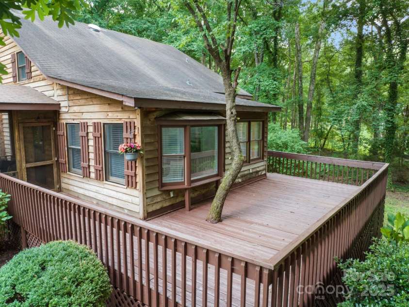 715 White oaks Circle, Monroe, NC 28110.  MLS# CAR4269457, YatesRealty ID 26746. 
