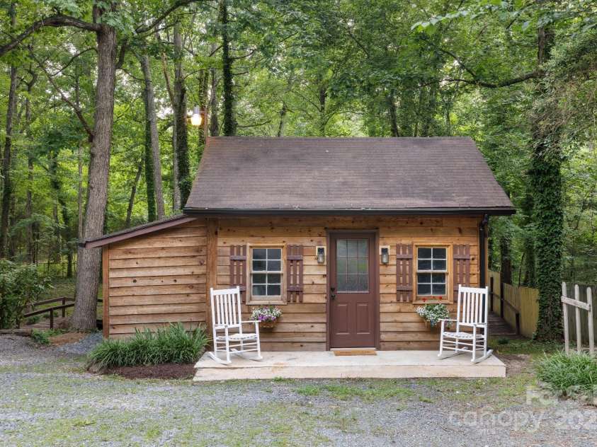 715 White oaks Circle, Monroe, NC 28110.  MLS# CAR4269457, YatesRealty ID 26746. 