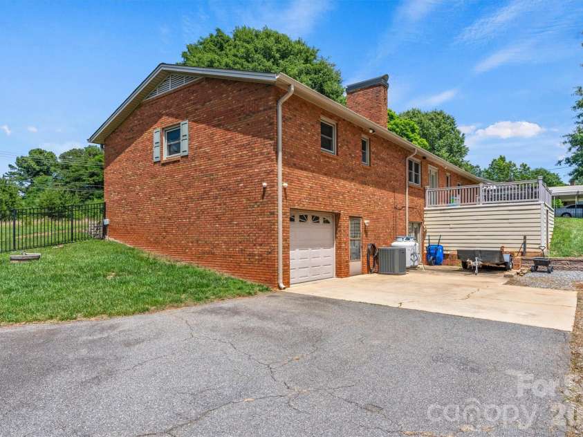226 28th Avenue Place, Hickory, NC 28601.  MLS# CAR4386379, YatesRealty ID 26747. Basement Garage Entry View