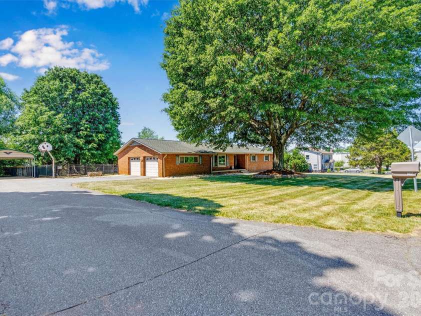 226 28th Avenue Place, Hickory, NC 28601.  MLS# CAR4386379, YatesRealty ID 26747. Front Drive Focused View