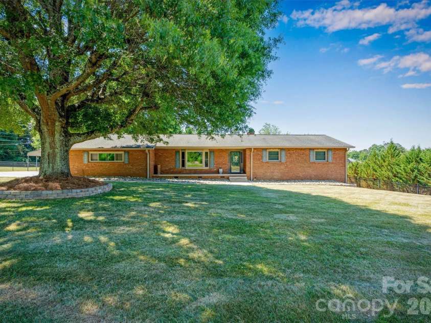 226 28th Avenue Place, Hickory, NC 28601.  MLS# CAR4386379, YatesRealty ID 26747. Front Focused View