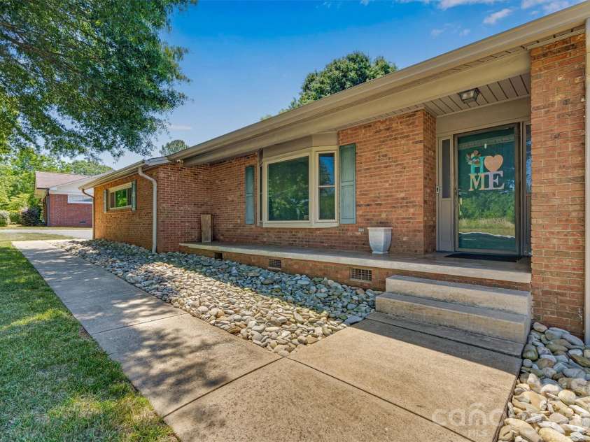 226 28th Avenue Place, Hickory, NC 28601.  MLS# CAR4386379, YatesRealty ID 26747. Front Walk/Front Entry Focused View