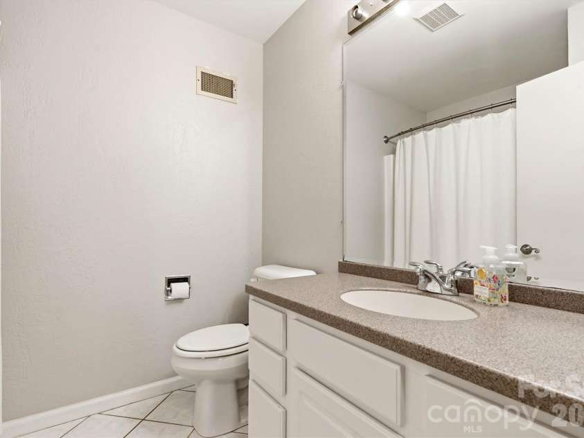 226 28th Avenue Place, Hickory, NC 28601.  MLS# CAR4386379, YatesRealty ID 26747. Full Guest Bath/Vanity View