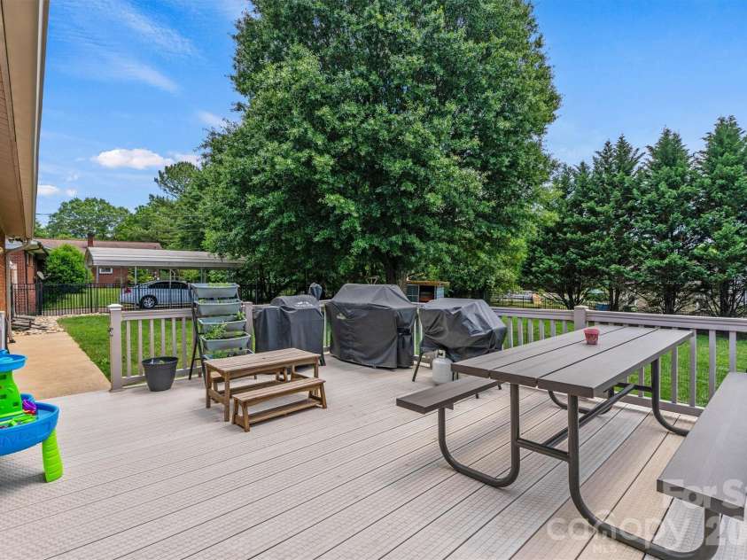 226 28th Avenue Place, Hickory, NC 28601.  MLS# CAR4386379, YatesRealty ID 26747. Main Level Deck/Back Yard View