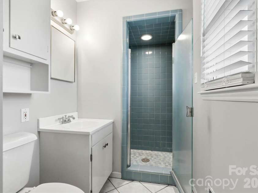 226 28th Avenue Place, Hickory, NC 28601.  MLS# CAR4386379, YatesRealty ID 26747. Primary Bedroom/Private Bath Shower View