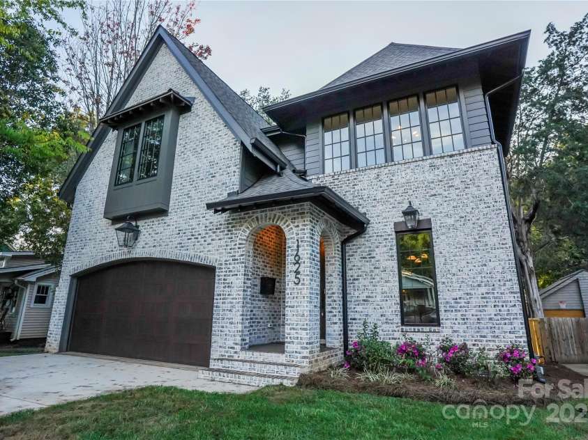 1625 Club Road, Charlotte, NC 28205.  MLS# CAR4260776, YatesRealty ID 26748. 