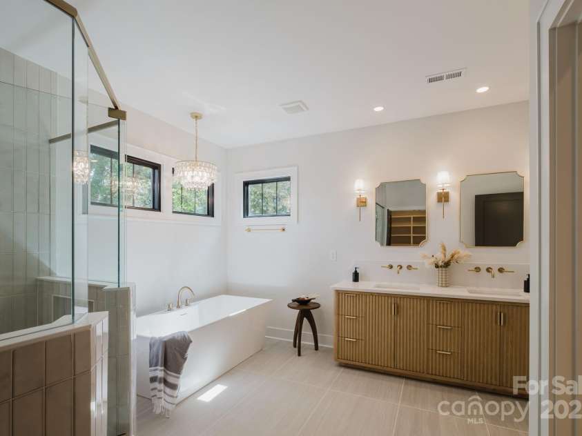 1625 Club Road, Charlotte, NC 28205.  MLS# CAR4260776, YatesRealty ID 26748. 