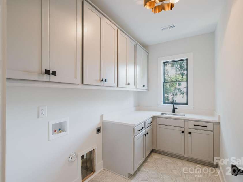 1625 Club Road, Charlotte, NC 28205.  MLS# CAR4260776, YatesRealty ID 26748. 