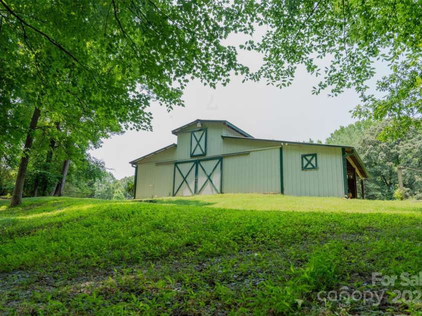 315 Red Barn Trail, Matthews, NC 28104.  MLS# CAR4267692, YatesRealty ID 26749. Barn
