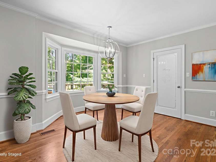 315 Red Barn Trail, Matthews, NC 28104.  MLS# CAR4267692, YatesRealty ID 26749. Breakfast nook
