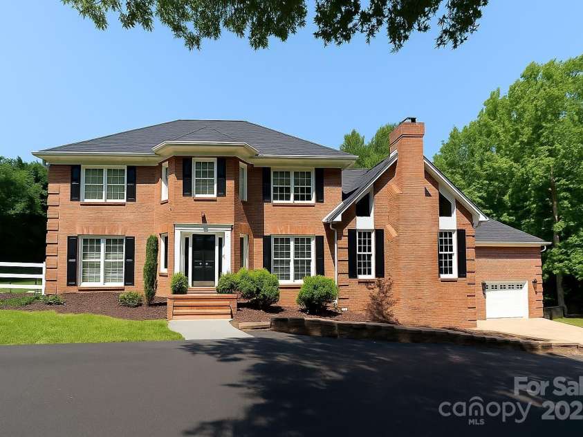 315 Red Barn Trail, Matthews, NC 28104.  MLS# CAR4267692, YatesRealty ID 26749. Exterior front view