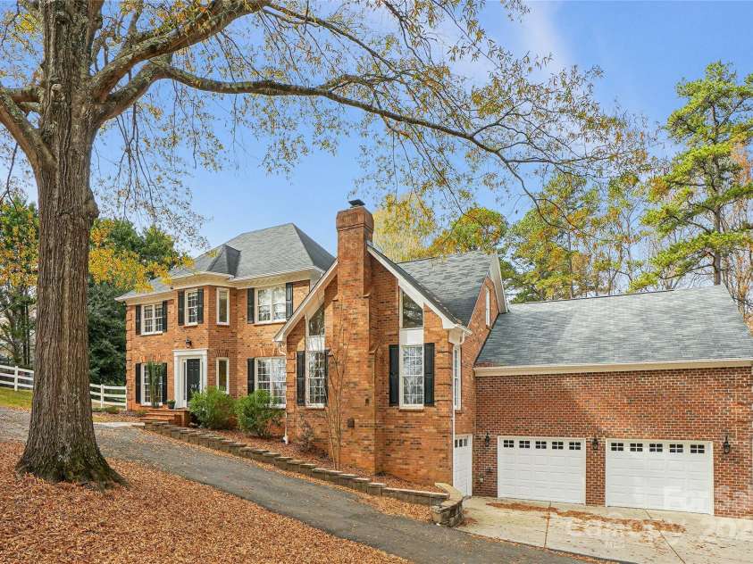 315 Red Barn Trail, Matthews, NC 28104.  MLS# CAR4267692, YatesRealty ID 26749. Front Exterior