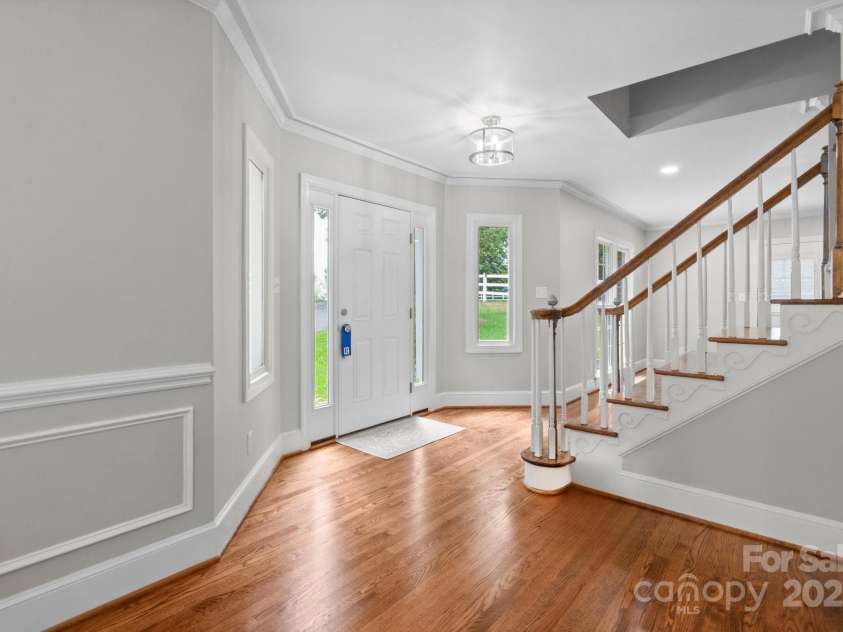 315 Red Barn Trail, Matthews, NC 28104.  MLS# CAR4267692, YatesRealty ID 26749. Front Foyer